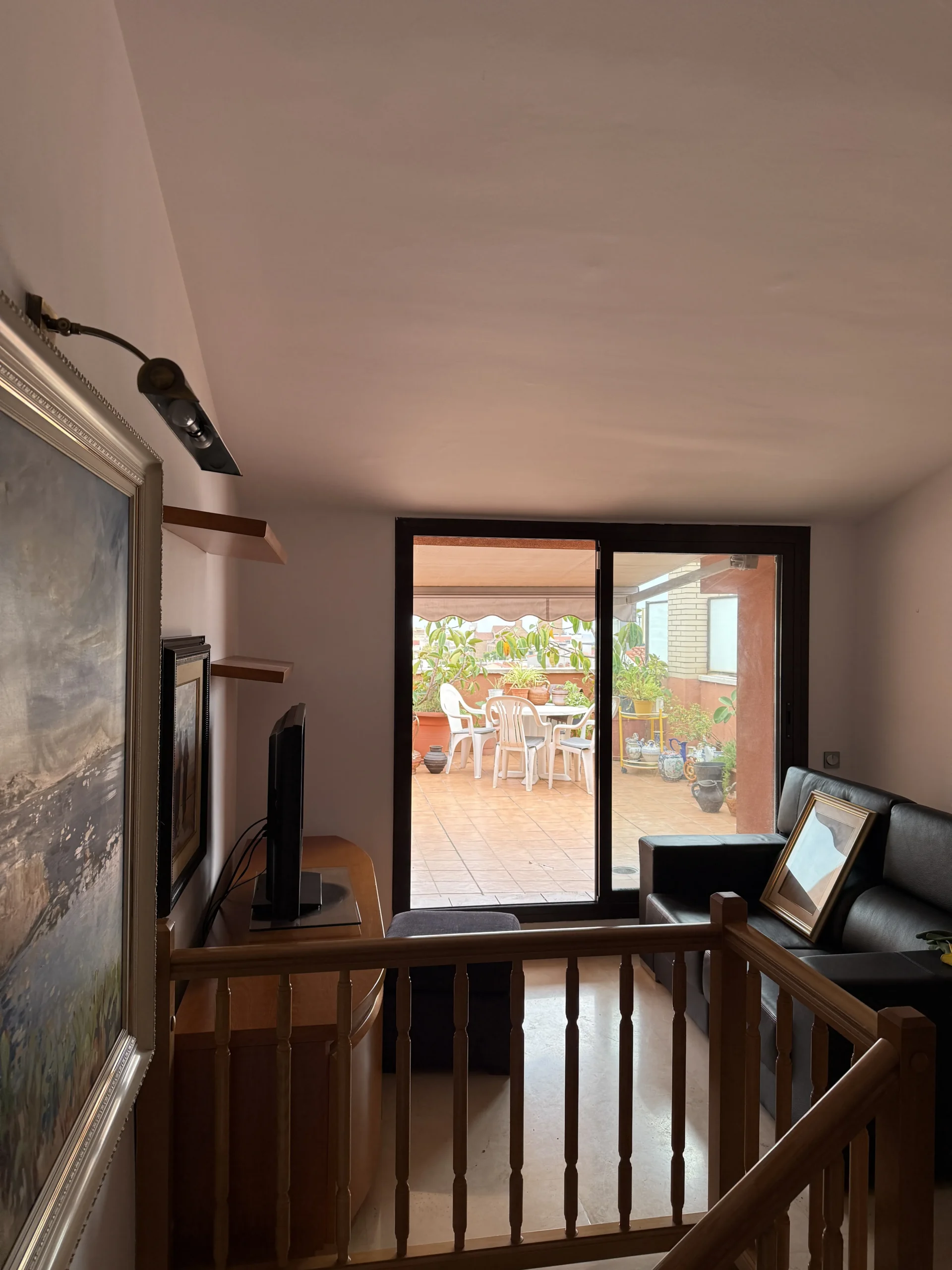 Distribuidor interior con acceso a balcón